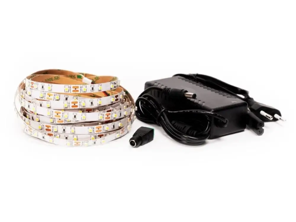 LED-szalag 4,8W/m 12V védelem nélkül IP20 5 méter + adapter 36W Legnépszerűbb