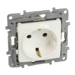 Legrand Niloé 2P+F dugalj csatlakozó aljzat körömmel bézs 764639 Legnépszerűbb