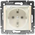 Legrand Valena 2p+f csatlakozóaljzat dugalj csapófedéllel elefántcsont 774322 Szezonális akció